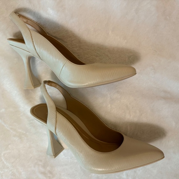Vionic Slingback heels Size 10, Worn once!  Both Black and Beige - Picture 2 of 12